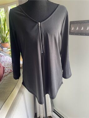 Green Envelope Black Zip-Front Long Sleeve V-Neck Top NWOT